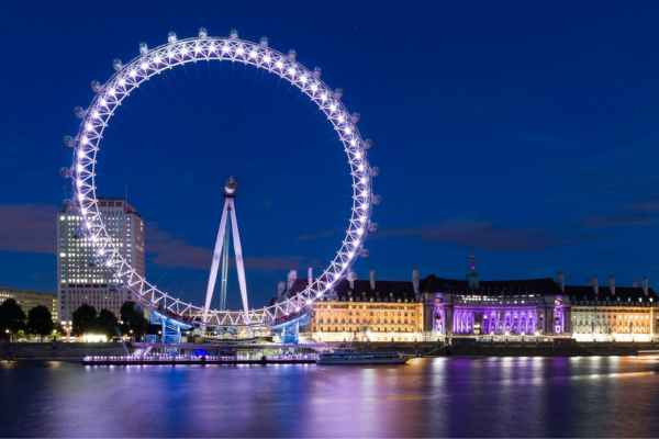 london eye at night with lights on